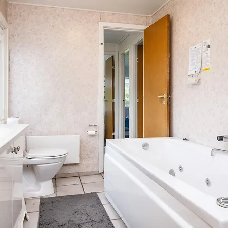 6 Person In Semesterbostad